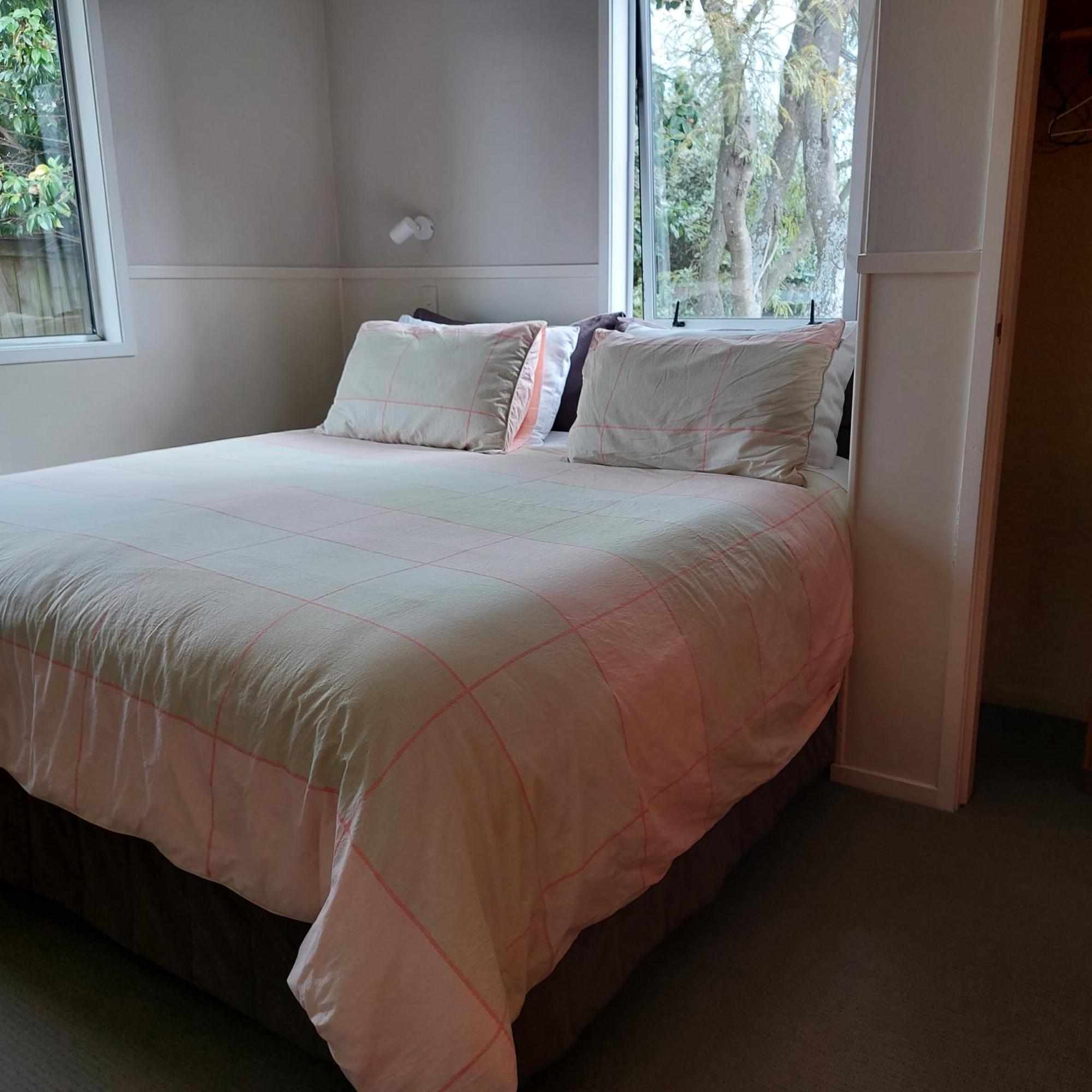 Bed And Breakfast Happy Home Taupo Accommodation 외부 사진