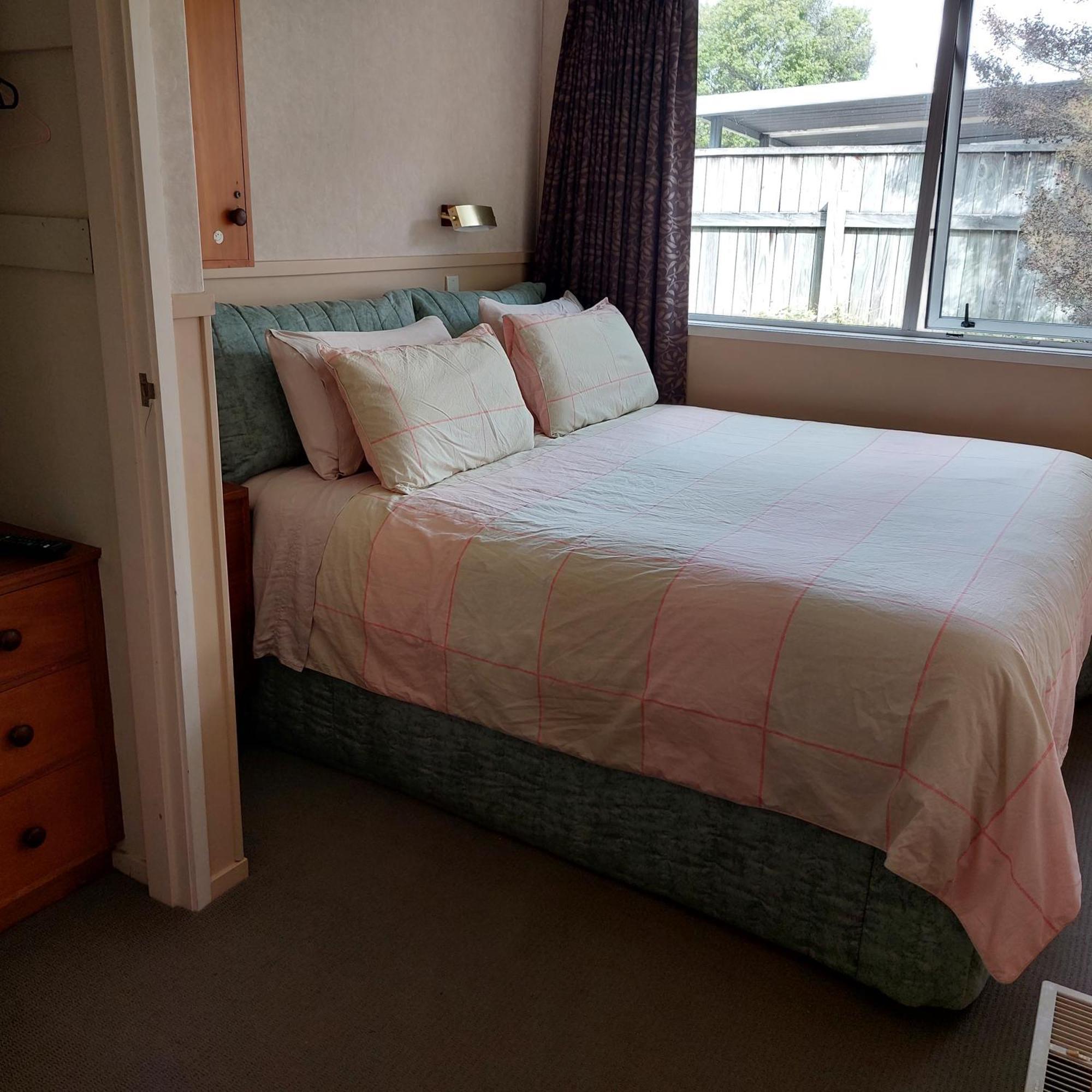 Bed And Breakfast Happy Home Taupo Accommodation 외부 사진